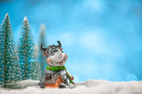 Boże Narodzenie Tło Choinkami Bykiem Zabawki Śniegu Krowa Jako Symbol Zdjęcia Stockowe bez tantiem