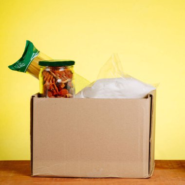 Destek amaçlı barınma ya da yoksullar için gıda bağışı. kare resim