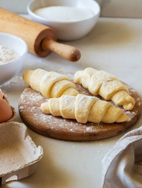 Hausgemachte Croissants. Backzutaten für Croissant — Stockfoto