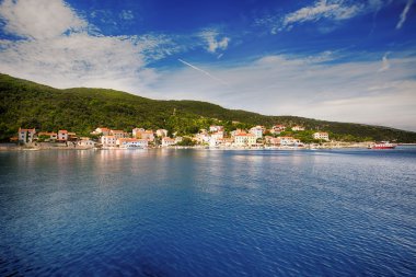 liman ve tekneler ile köy Valun