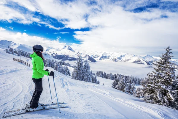 Woman skiing in Kitzbuehel ski resort — Stockfoto