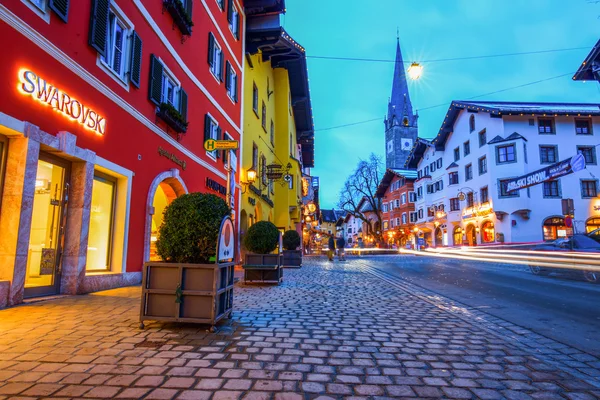 Történelmi város Kitzbühel éjjel — Stock Fotó