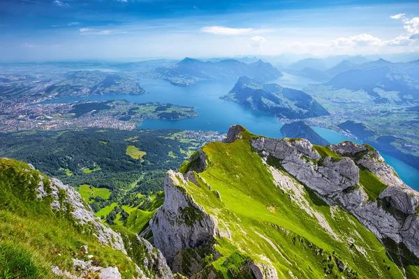 Vacker utsikt till sjön Lucerne — Stockfoto