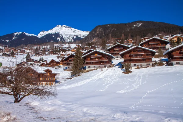 瑞士阿尔卑斯山的雪山小木屋 — 图库照片