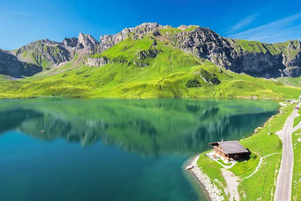 Vista para Melchsee Frutt e Alpes Suíços — Fotografia de Stock