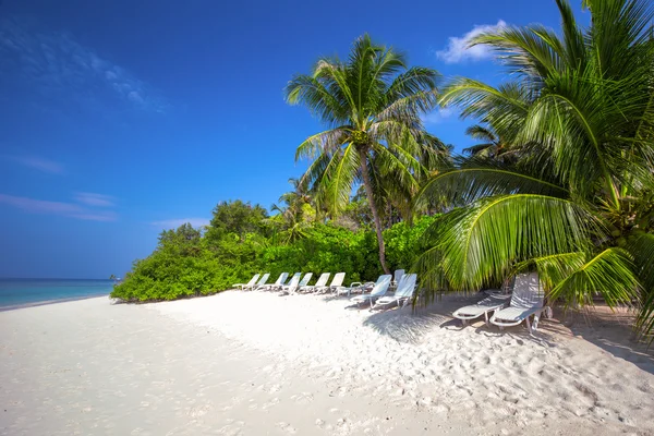 Tropisch eiland met zandstrand — Stockfoto