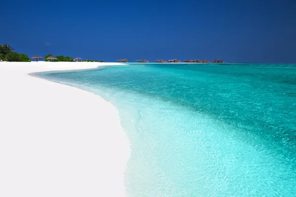 Ilha tropical com praia de areia — Fotografia de Stock