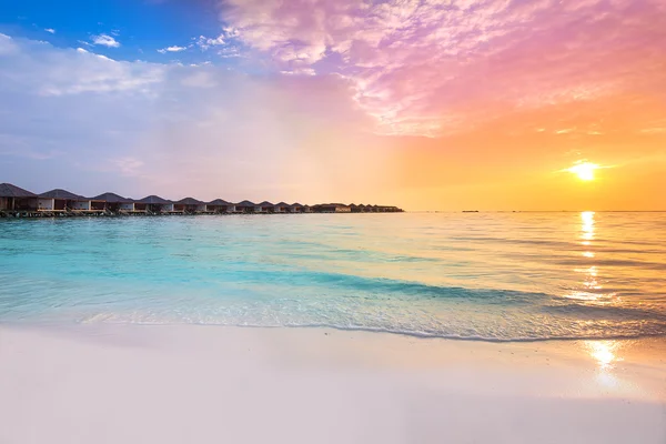 Beautiful sunset at tropical resort — Stock Photo, Image