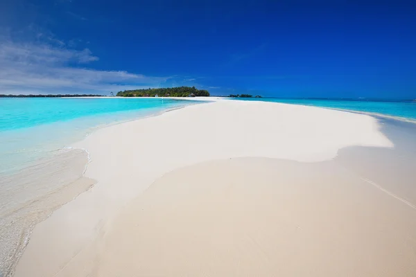 Tropisk ö med sandstrand — Stockfoto