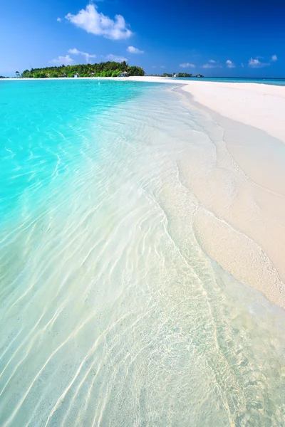 Tropisch eiland met zandstrand — Stockfoto