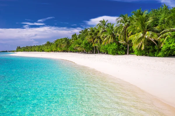 Tropisch eiland met zandstrand — Stockfoto