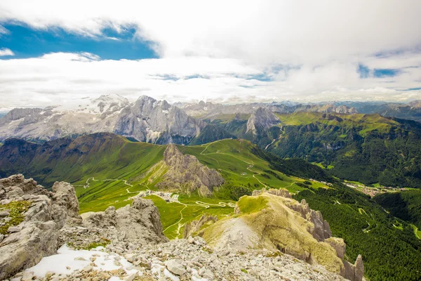 Pordoi pass bergweg — Stockfoto