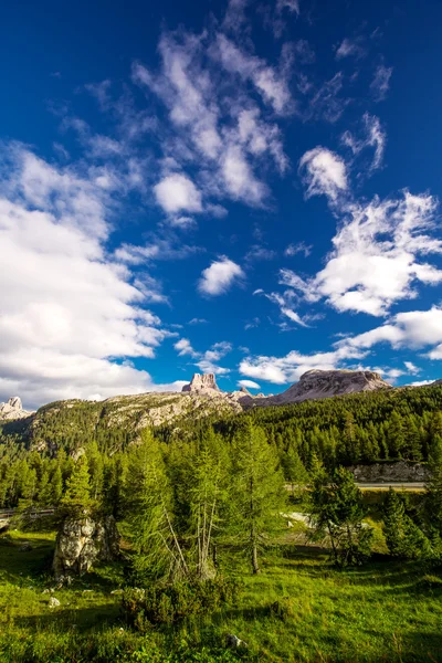 Vista a las montañas Dolomitas desde Pordoi Pass — Foto de Stock