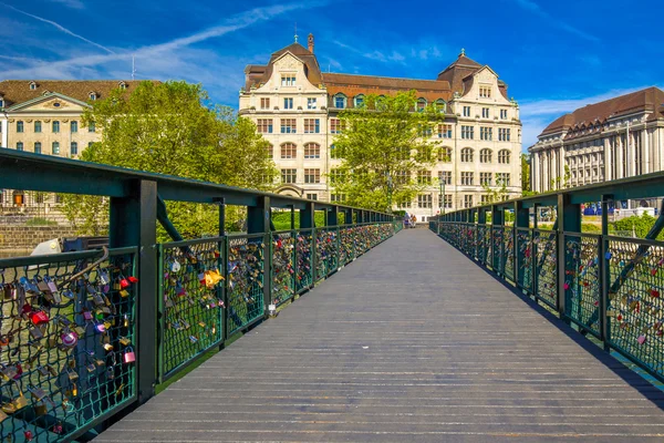 Замки на мосту в Цюрихе — стоковое фото