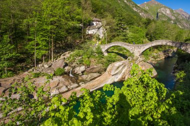 Ponte dei tuz, çift kemer taş köprü