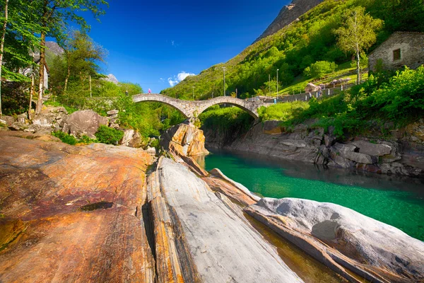 Dubbele stenen boogbrug bij Ponte dei Salti — Stockfoto