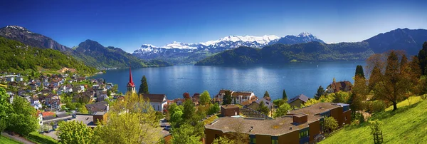 Panorama afbeelding van dorp Weggis — Stockfoto