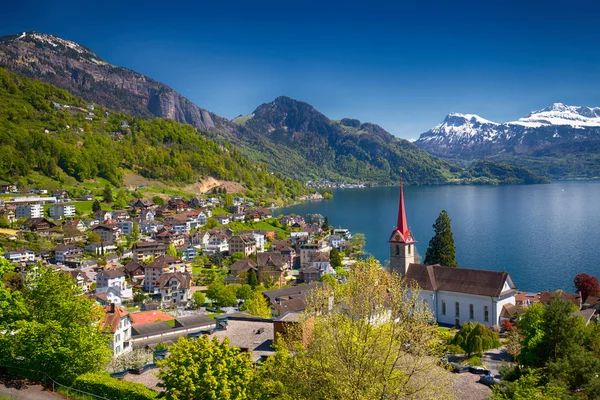 Panoramabild av byn Weggis — Stockfoto