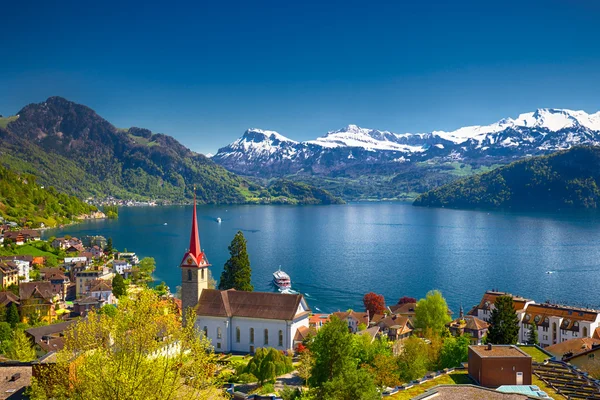 Village Weggis, lake Lucerne and Pilatus mountain — Stock Photo, Image