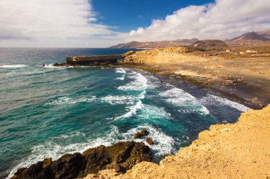 La Pared plaj dağlar