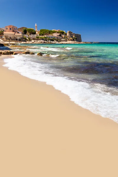 Algaloja casco antiguo y playa — Foto de Stock