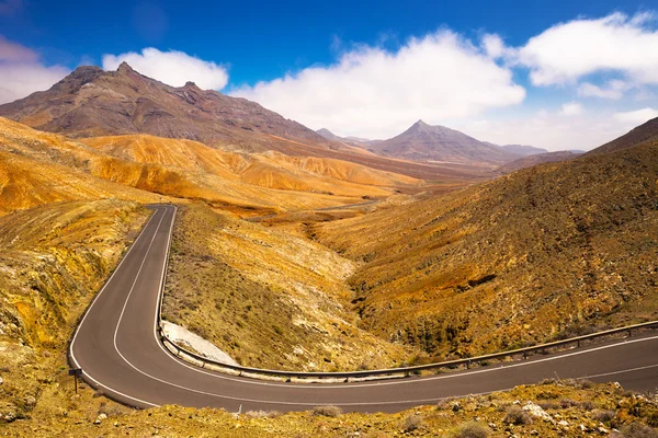 Ajuy road med berg — Stockfoto