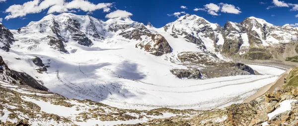 Uitzicht op de Bernina Massive en Morteratsch Glacier — Stockfoto
