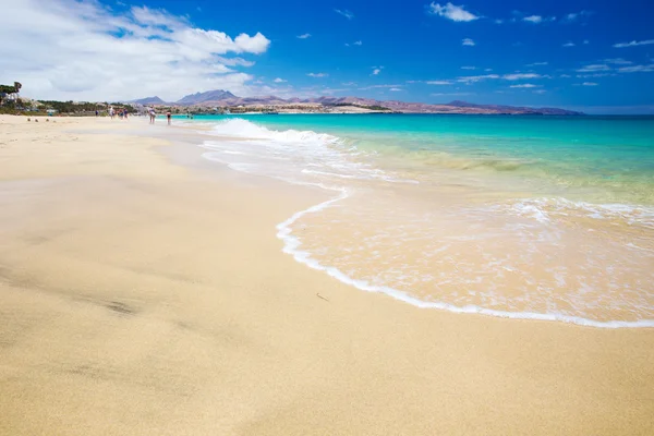 Vista para Costa Calma praia de areia — Fotografia de Stock