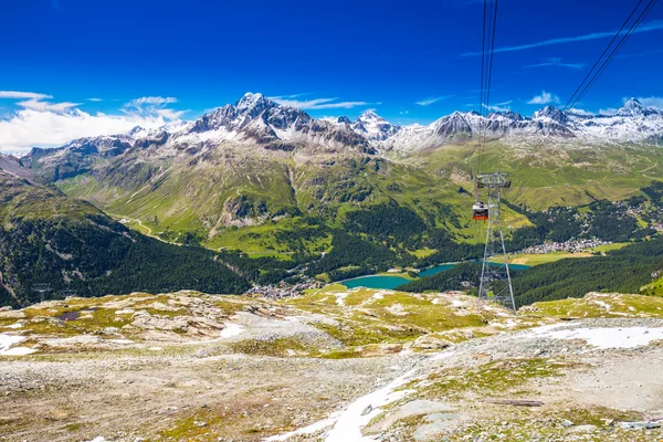 Teleférico Corvatsch en los Alpes suizos — Foto de Stock