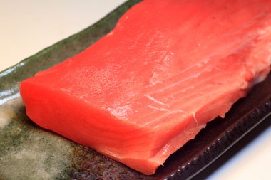 Ton balıklı sashimi yiyecek Japonya'da