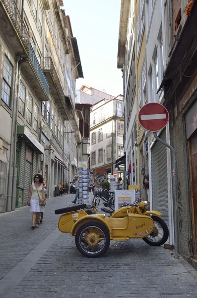 Sidecar giallo parcheggiato — Foto Stock