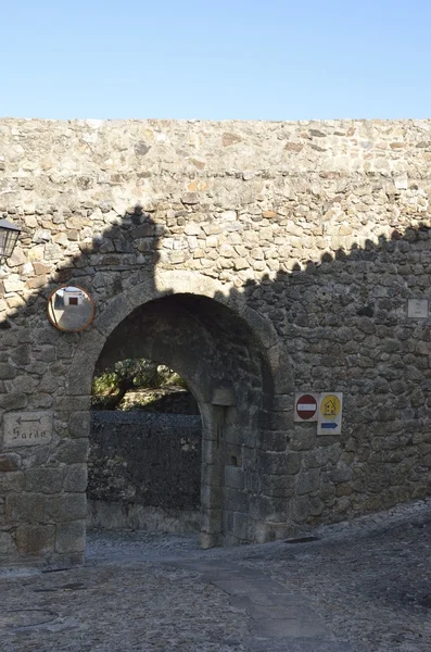Arco de pedra na fortaleza medieval — Fotografia de Stock