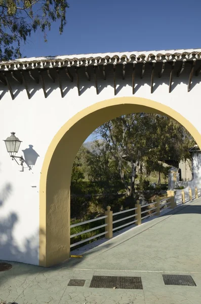 Bogen über Brücke — Stockfoto