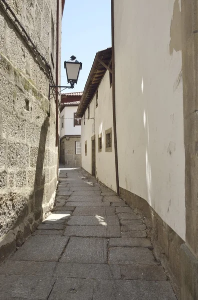 Callejón de piedra en Guimaraes — Foto de Stock