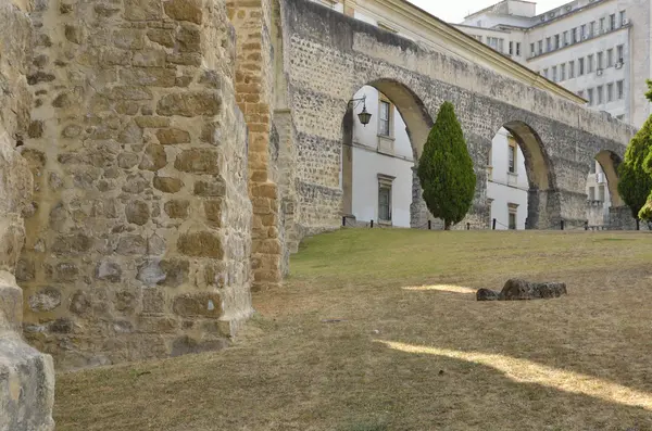 Acquedotto romano in pietra — Foto Stock