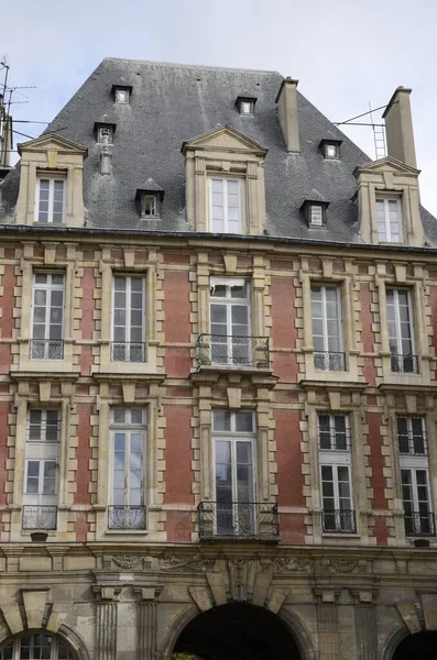 Παραδοσιακό Κτίριο Κατοικιών Στην Περιοχή Marais Στο Παρίσι Γαλλία — Φωτογραφία Αρχείου