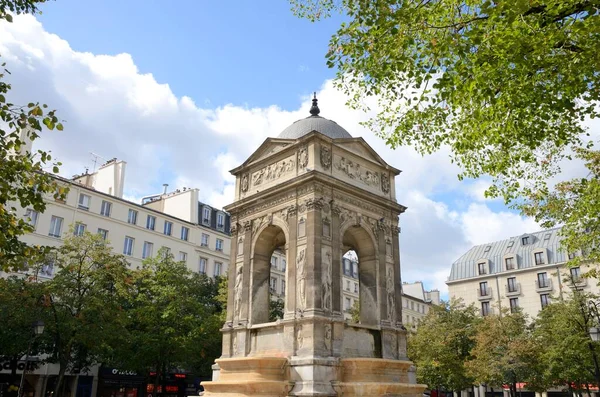 París Francia Septiembre 2020 Fuente Inocente Plaza Del Distrito Les —  Fotos de Stock