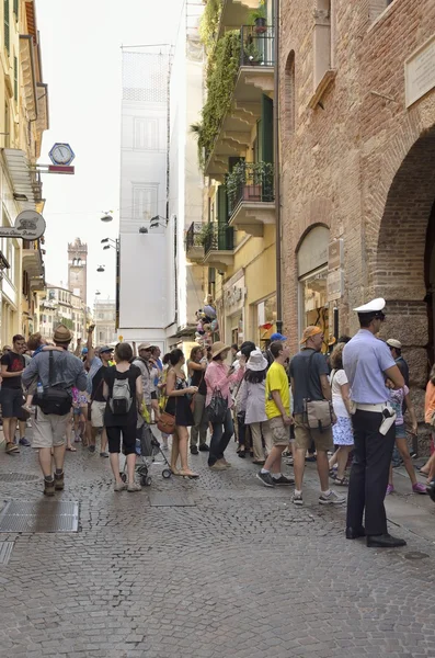 Tourists in Verona — Stock Photo, Image