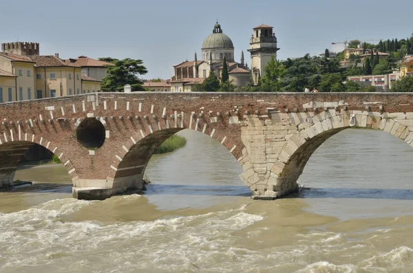 The stone bridge — Stock Photo, Image