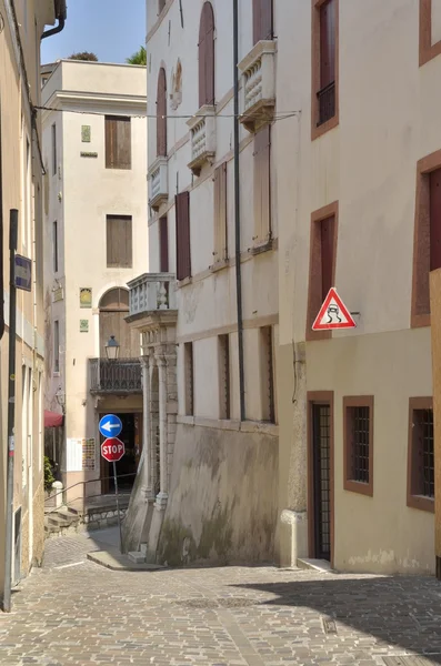 Straße in italienischem Dorf — Stockfoto