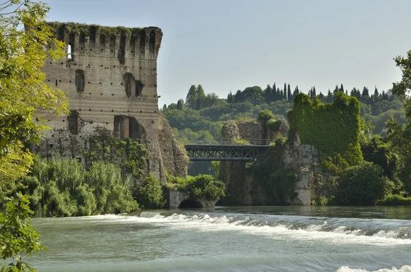 Ancient ruins over the river — Stock Photo, Image