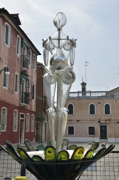 Reflektion över glas skulptur — Stockfoto