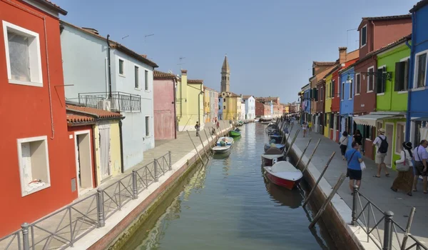 Picturesque canal in Burano — Stock Photo, Image