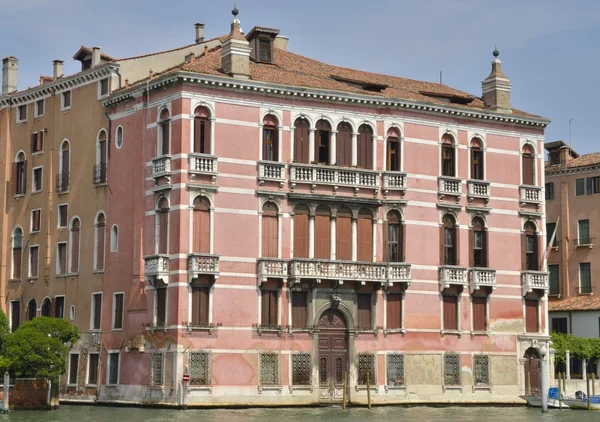 Venetian pink building — Stock Photo, Image