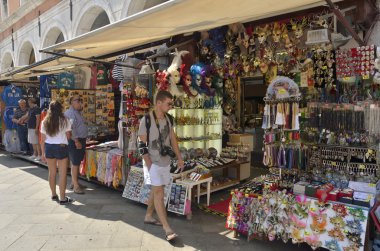 Hatıra Eşyası tezgahları 