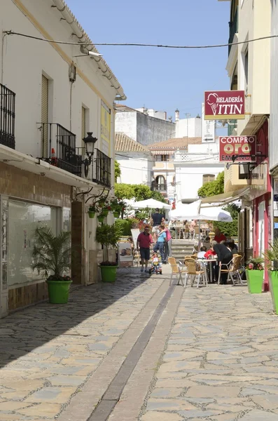 Bustling street in Estepona — Stock Photo, Image