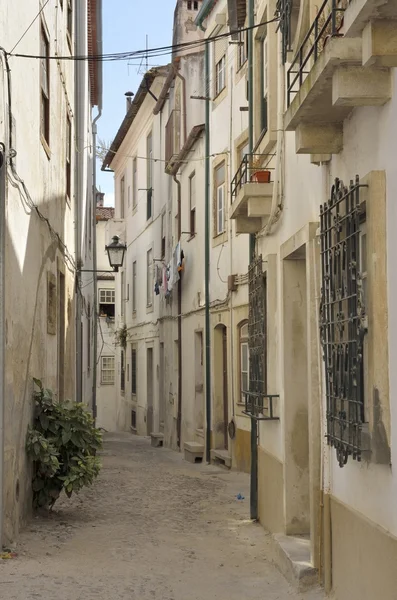 Calle estrecha en Coimbra — Foto de Stock