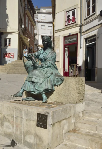 Estátua da mulher tradicional portuguesa — Fotografia de Stock