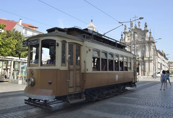 Historická tramvaj v ulicích Porto — Stock fotografie