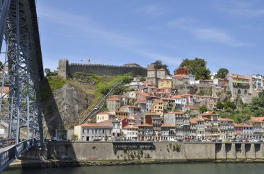 Don Luis Köprüsü yanında eski evleri